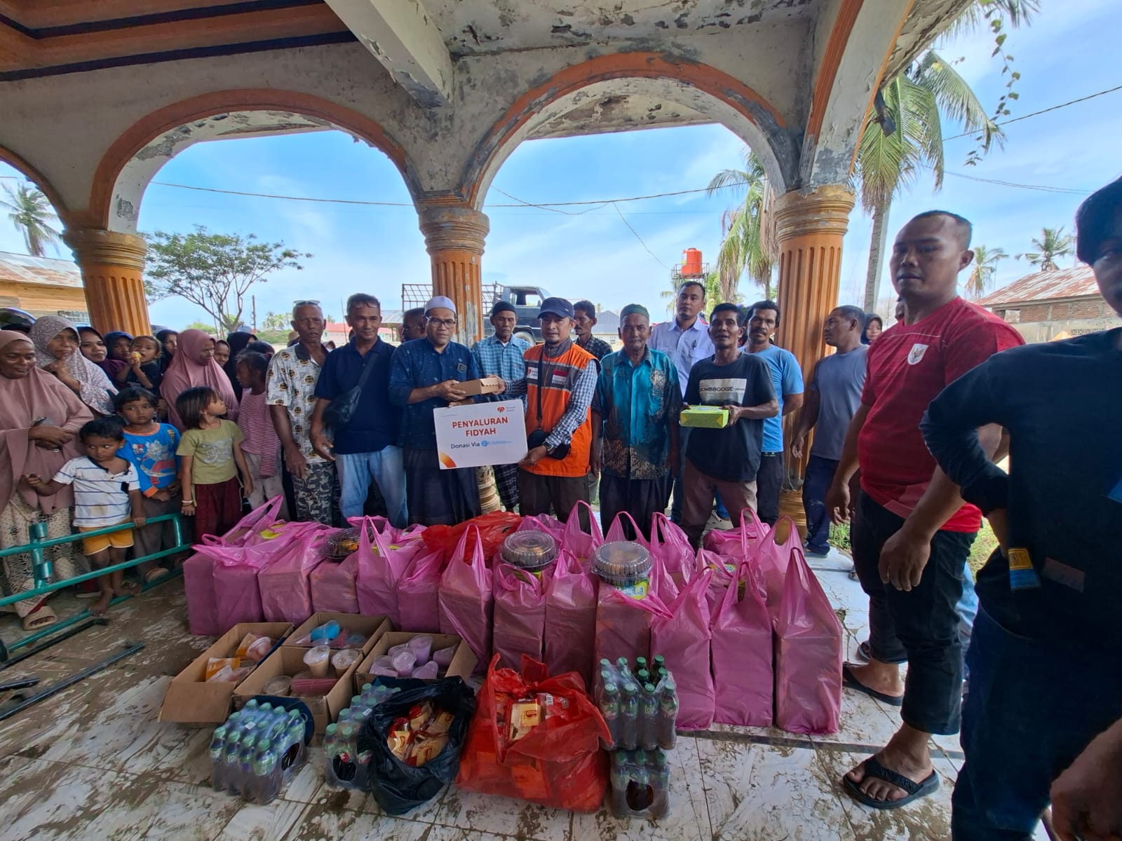 KITABISA.COM DAN RUMAH ZAKAT SALURKAN 1.005 MAKANAN SIAP SAJI UNTUK WARGA TERDAMPAK BANJIR DI PIDIE JAYA